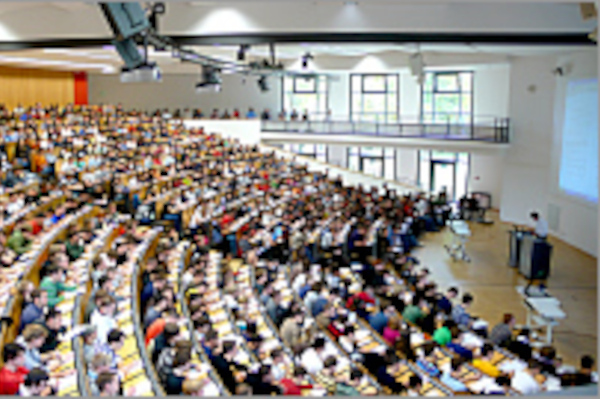 Full lecture hall during the pre-course